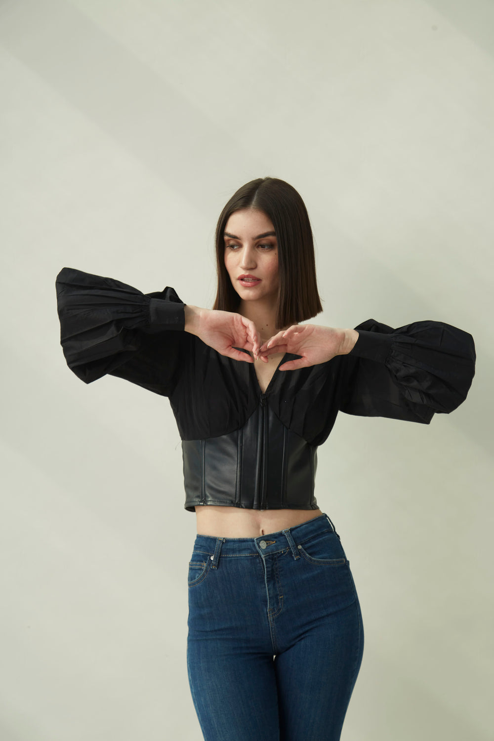 Victoria - Black - Image 2