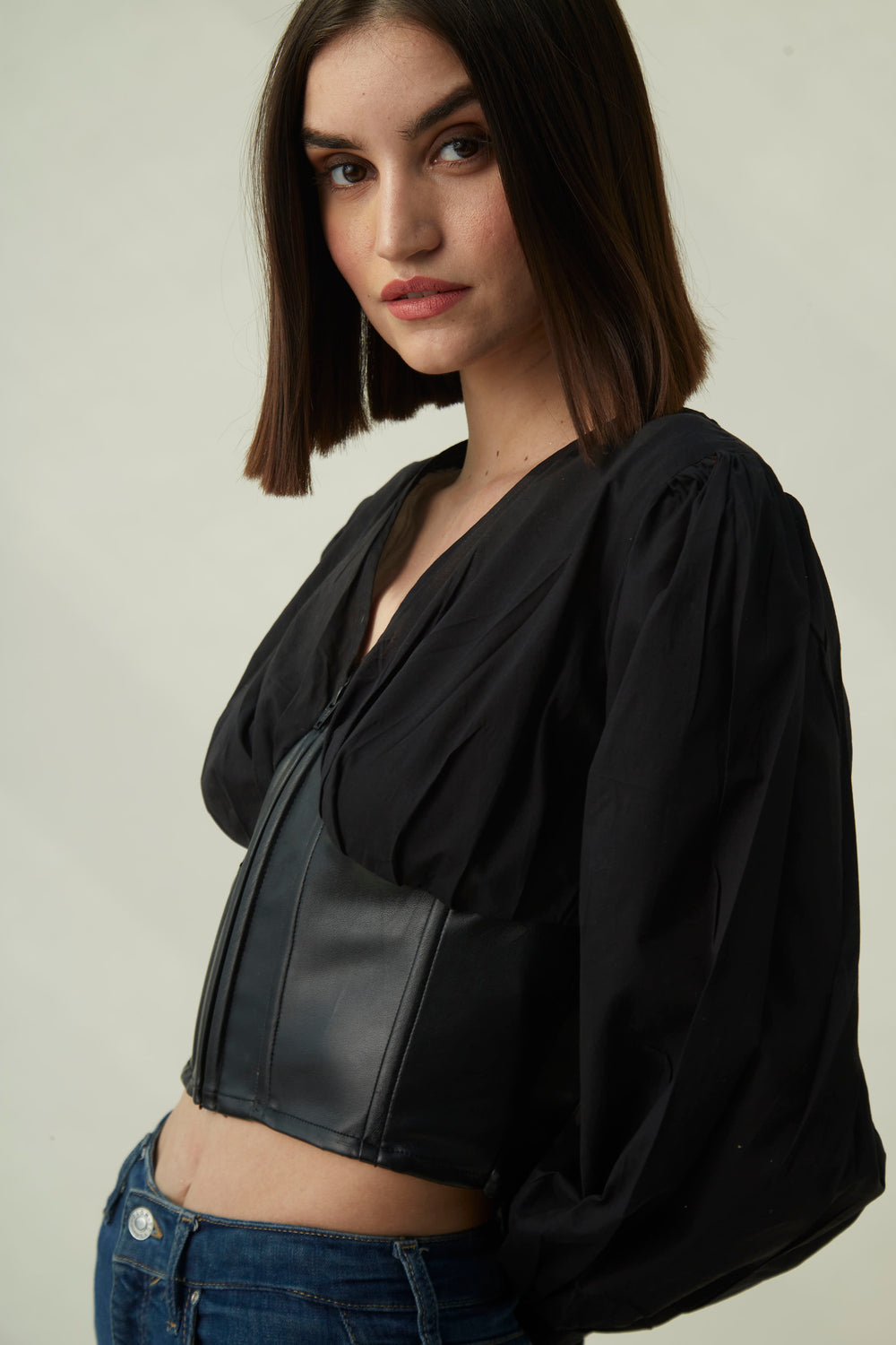 Victoria - Black - Image 3